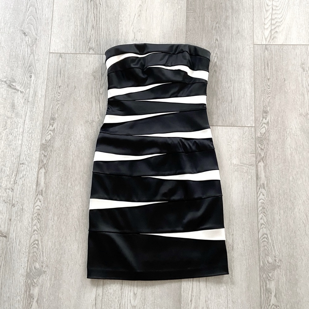 Laura | Elegant Black and White Strapless Dress